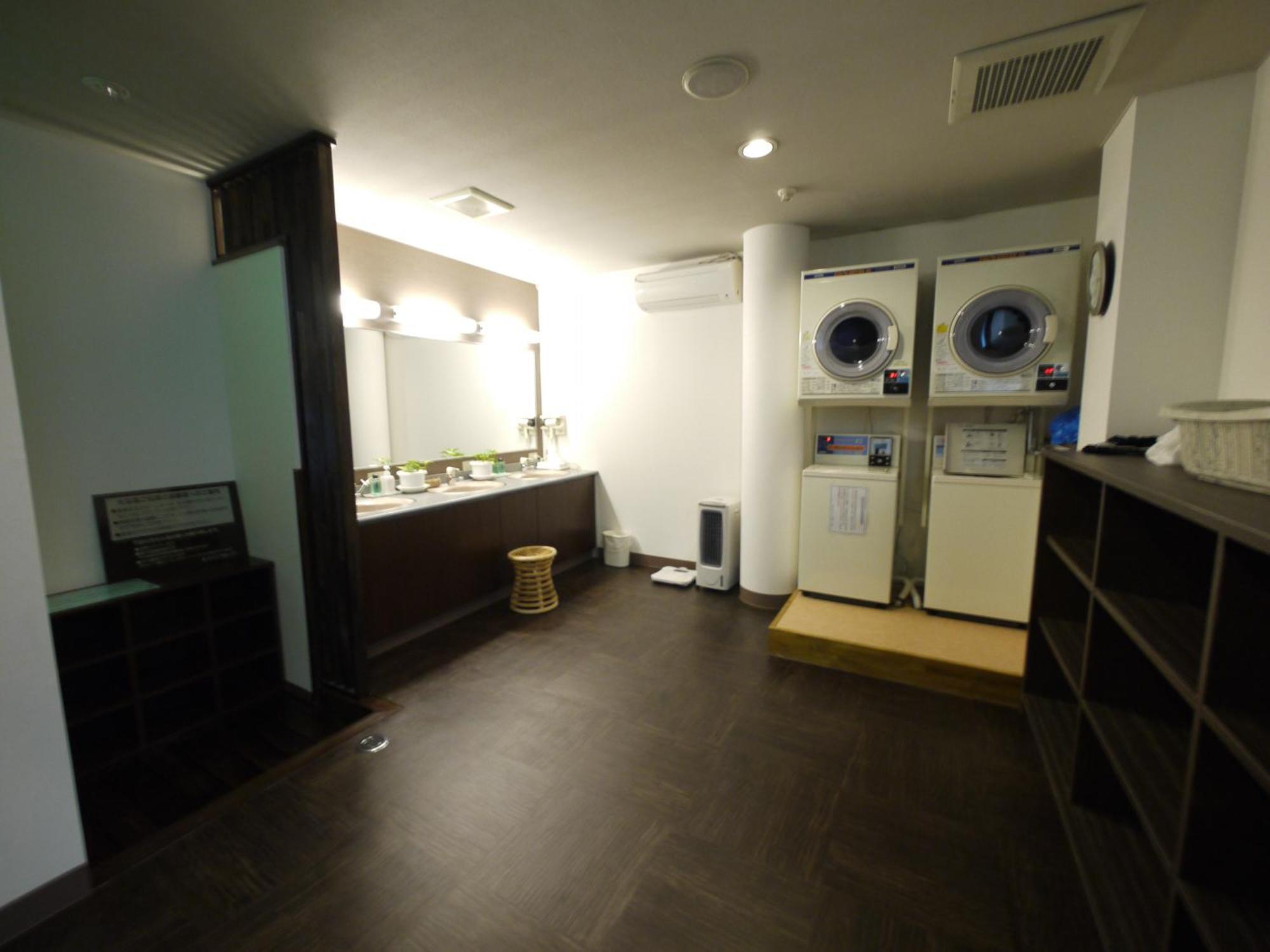 Hotel Route-Inn Kakamigahara Bagian luar foto