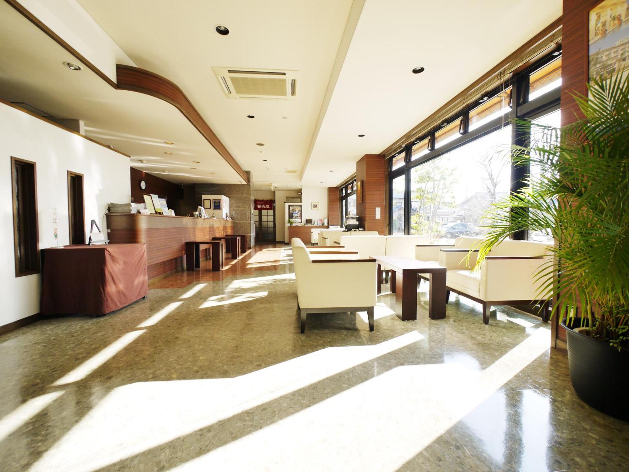 Hotel Route-Inn Kakamigahara Bagian luar foto